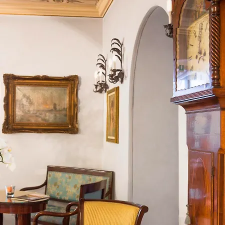 Relais Dell'orologio Готель 4*