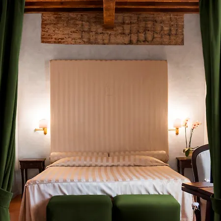 Готель Relais Dell'orologio 4*