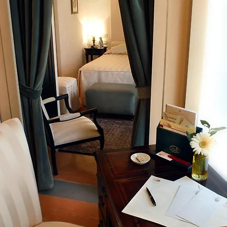 Готель Relais Dell'orologio Піза