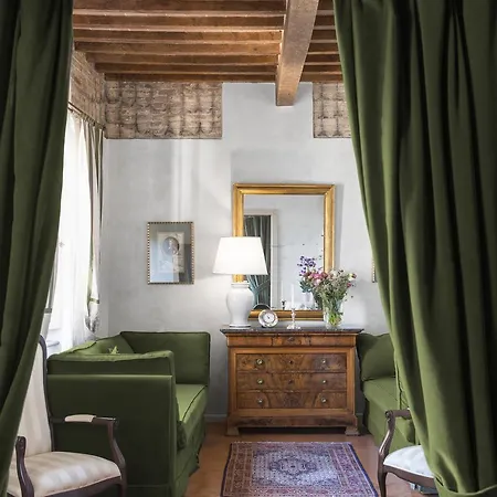 Relais Dell'orologio Готель 4*