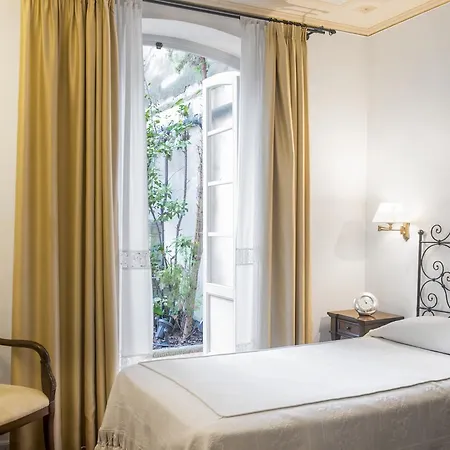 Relais Dell'orologio Готель 4*