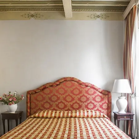 Relais Dell'orologio 4*
