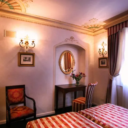 Relais Dell'orologio Готель 4*